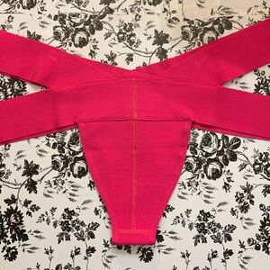 5WI Beautiful NWT SKIMS Knit Swim Strappy Bikini Bottom Size 4X Color Magenta